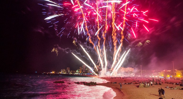 Descobreix els 3 espectacles de Focs Artificials i Drons que inauguren l'estiu a Girona! - On Anem Avui?