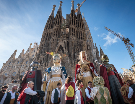 Cerimonial d'obertura de cultura popular a la Sagrada Família