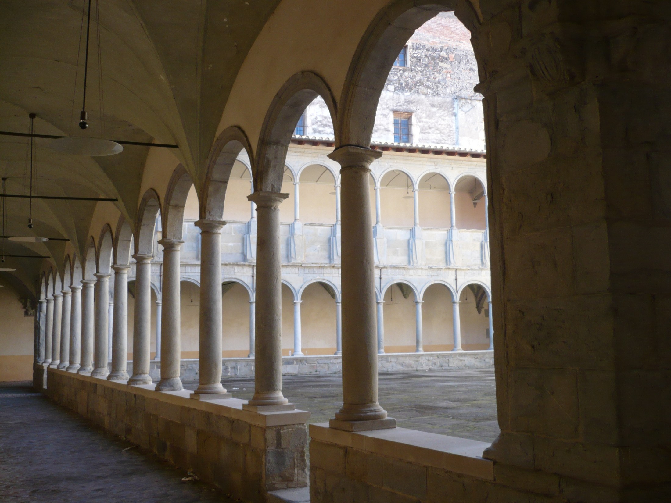 Claustre del Carme, Olot