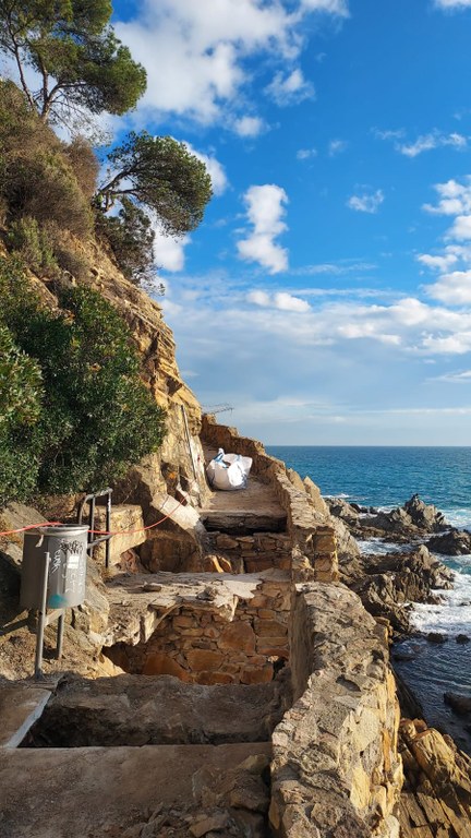 Reparacions a un tram del camí de ronda de Lloret