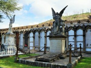 Visita guiada al cementiri d'Olot
