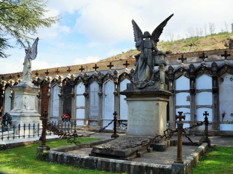 Visita guiada al cementiri d'Olot